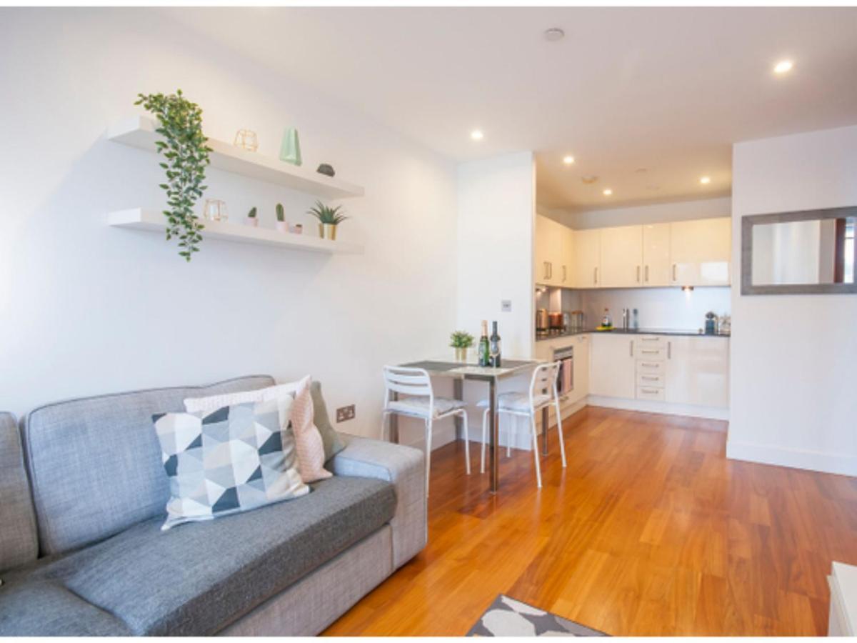 The Most Central Apartment In Cardiff Exterior photo